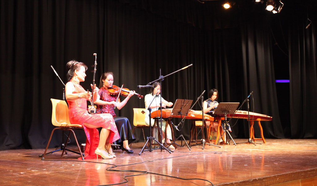 Xue Bing Chen Ensemble (right to left) guzheng - Chia Lee, Alice Chan, violin - Carolyn Au, erhu - Xue Bing Chen 