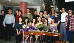Xue Bing with her sister Jie Bing and the Ensemble